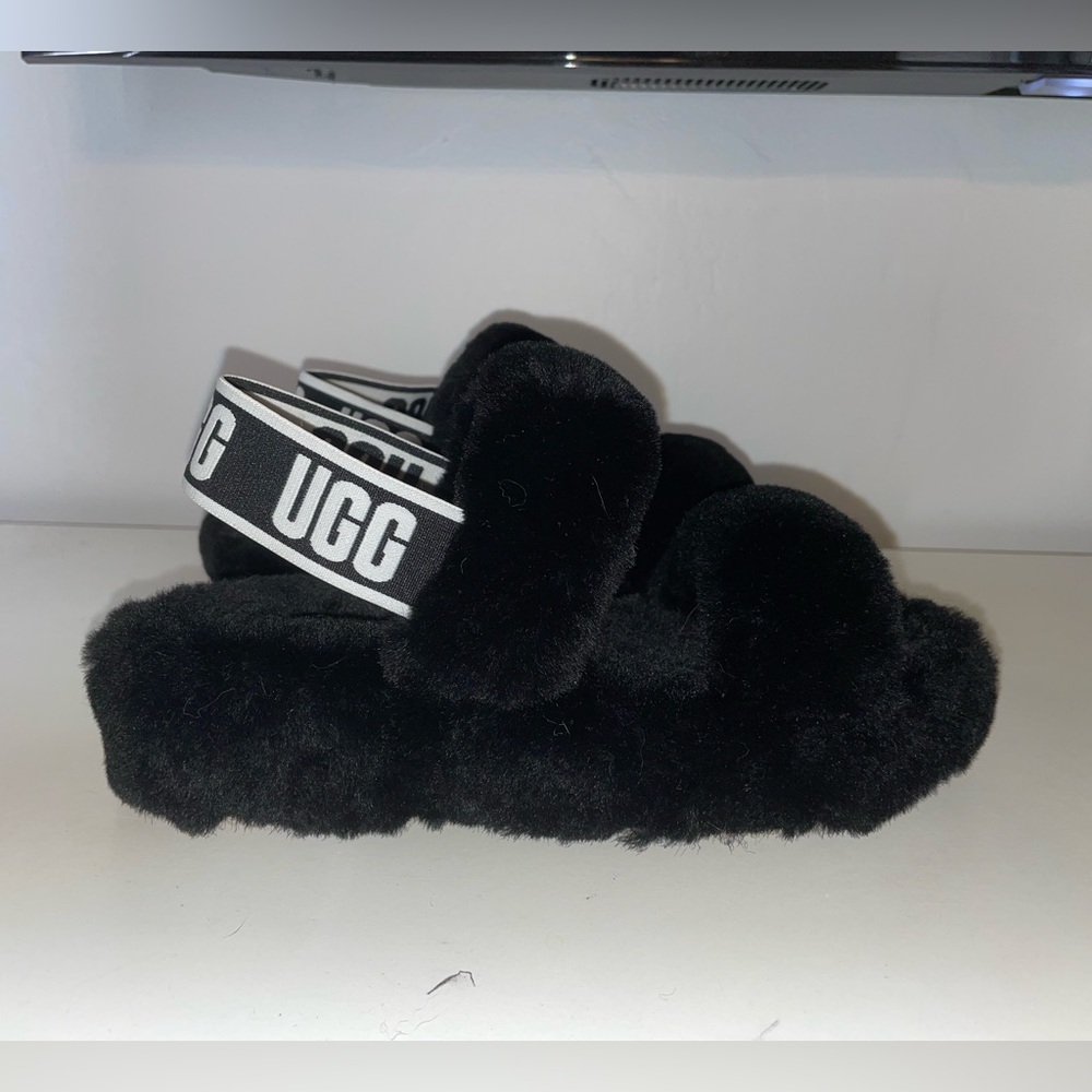 UGG SLIPPERS - BRAND NEW/NEVER WORN.